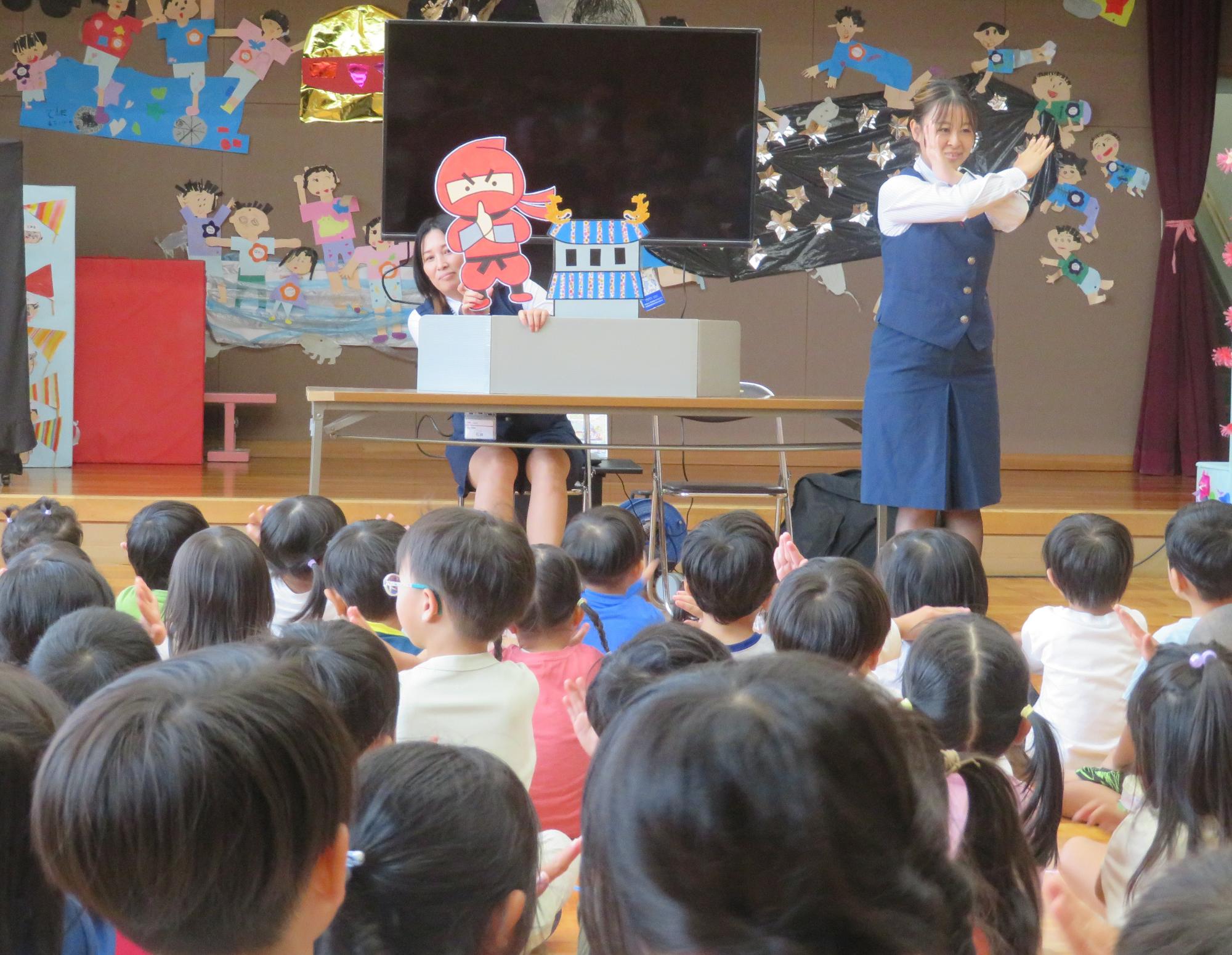 交通安全教室で、クイズ形式でルールも習いました。