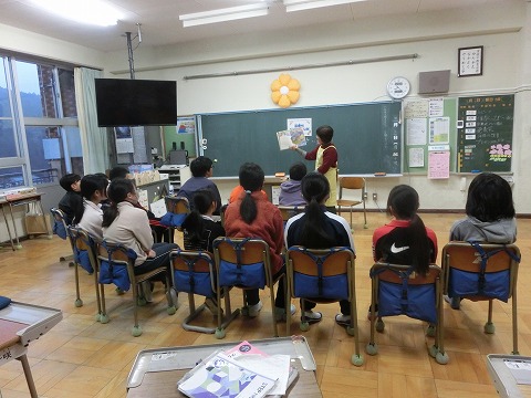 中小　読み聞かせ4