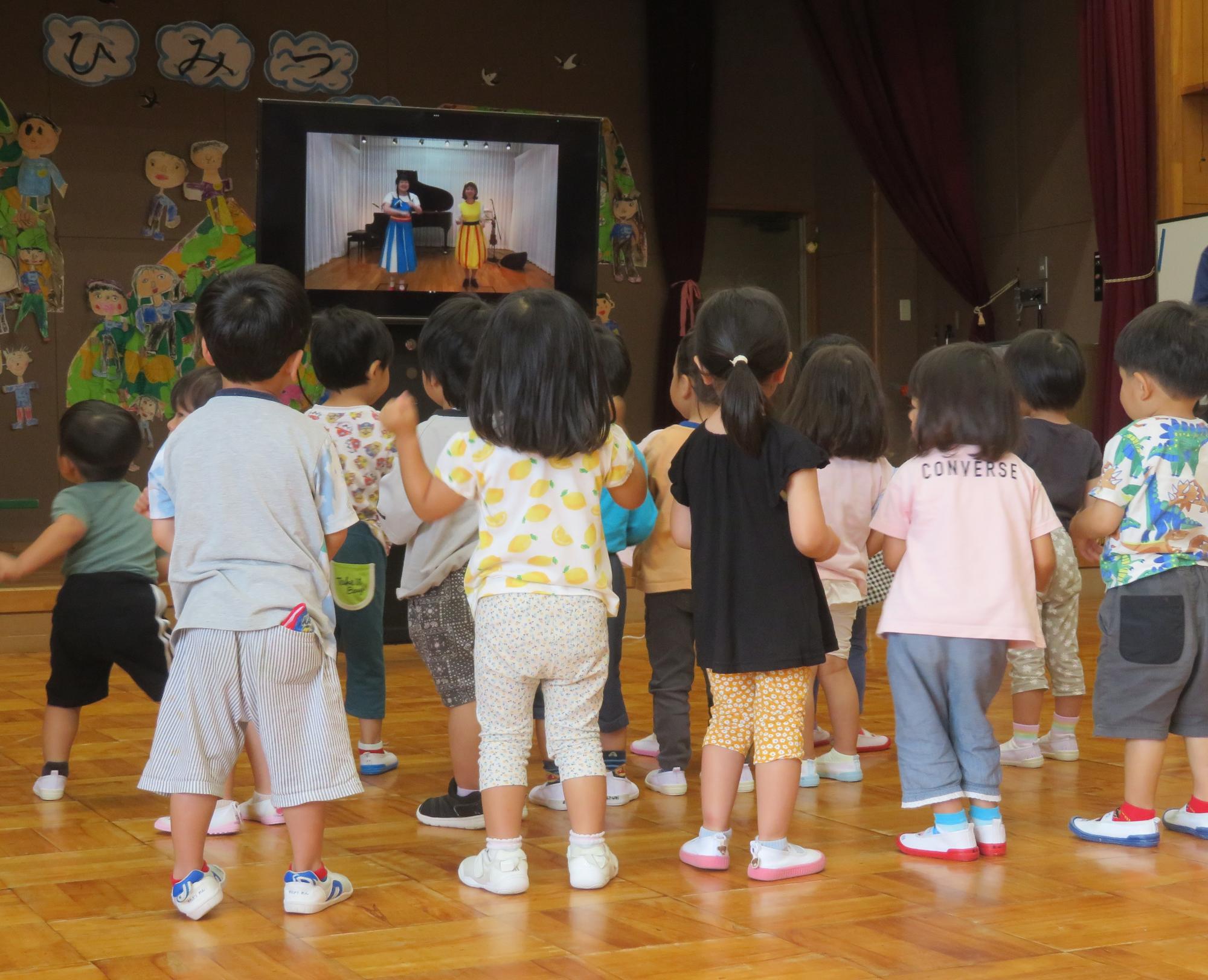リズムに合わせてダンスダンス
