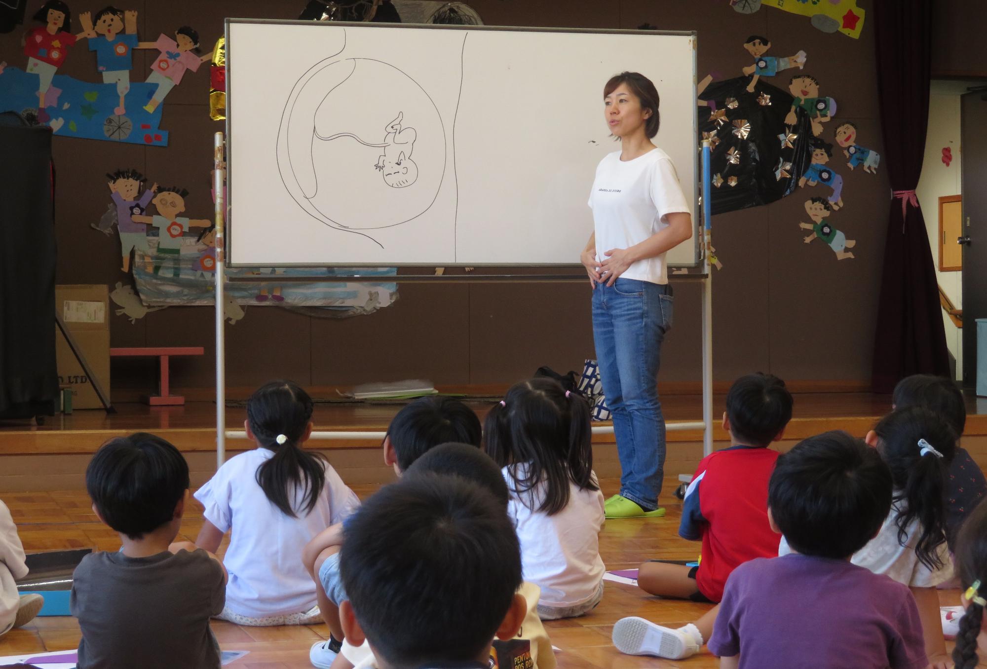 みんながお腹の中にいる時おへそは、こんなお仕事をしていたんだよと話を聞きました