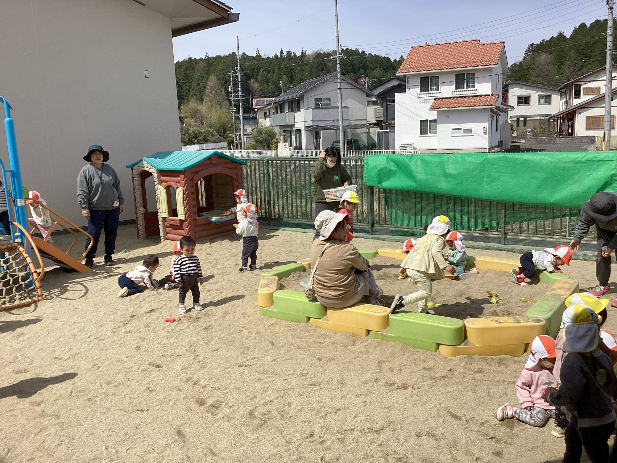 未満児園庭の様子