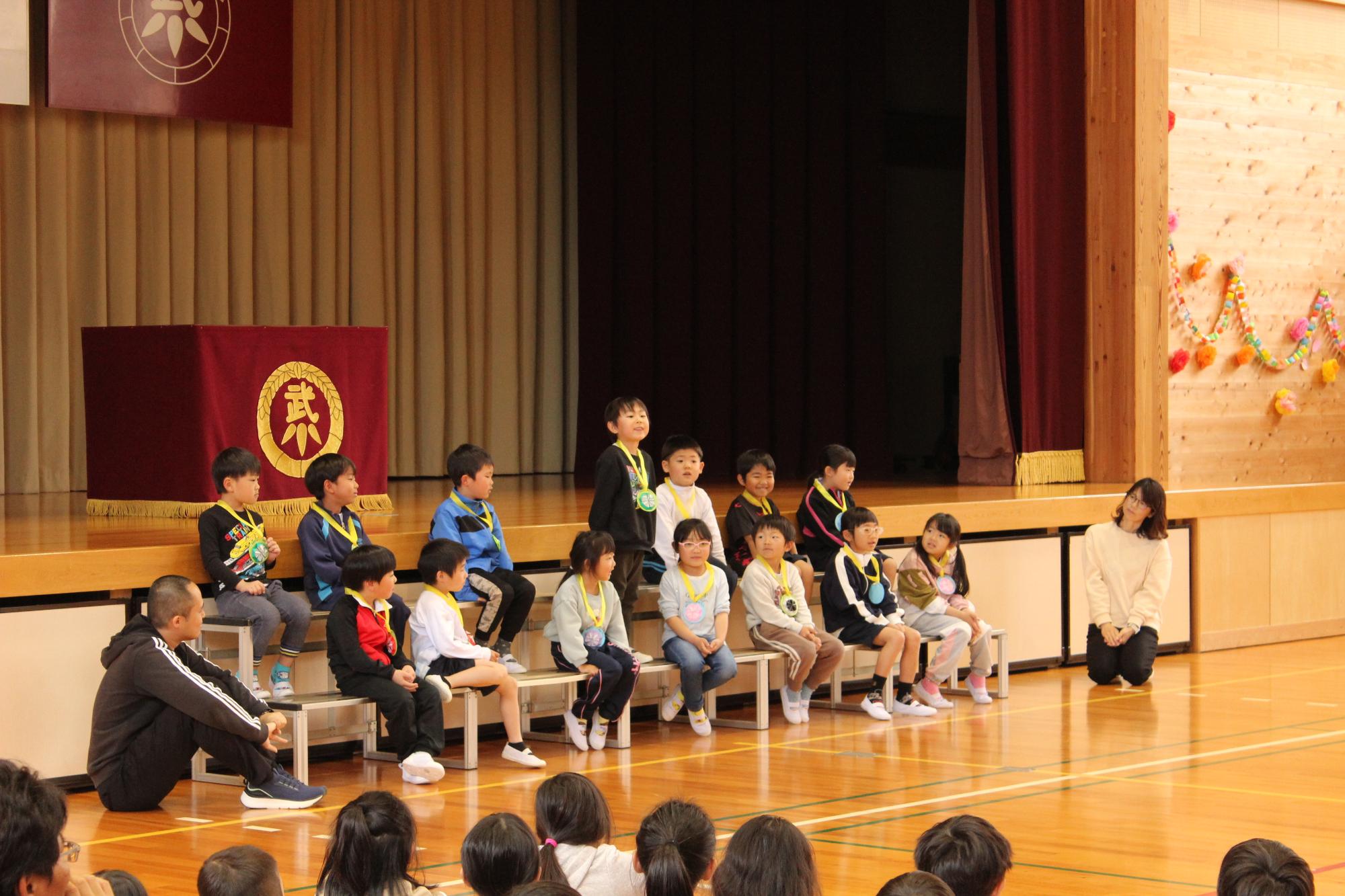 武並1年生を迎える会1年生の様子