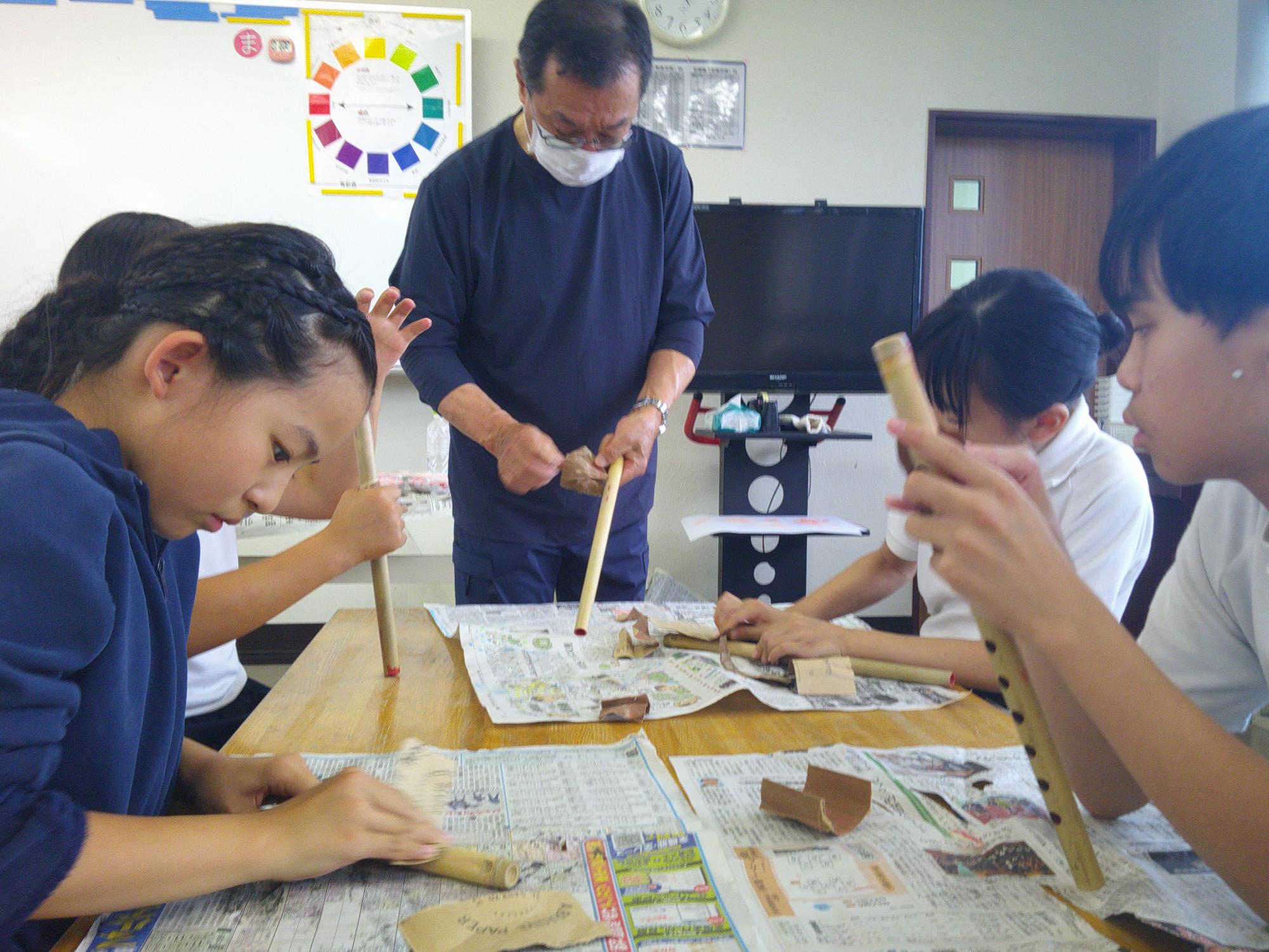 藤地区の方に道笛の作り方を教わったよ