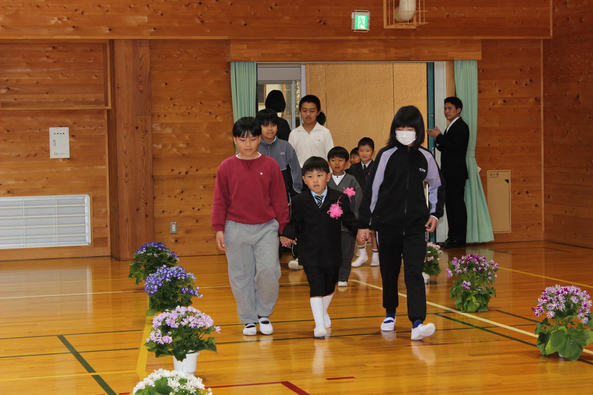 武並入学式入場