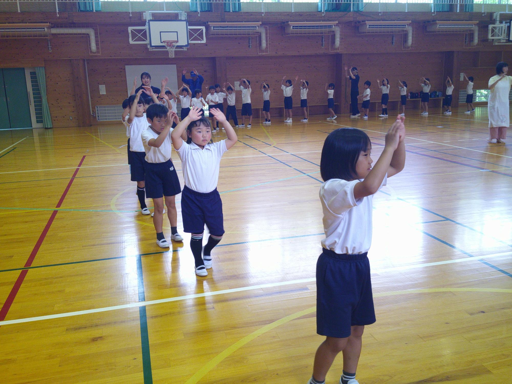 地域の方に武並音頭の踊り方を教えてもらったよ