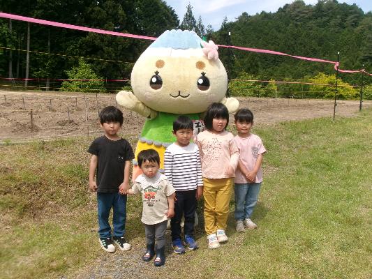 恵那市のキャラクターエーナちゃんと5人の子どもたち
