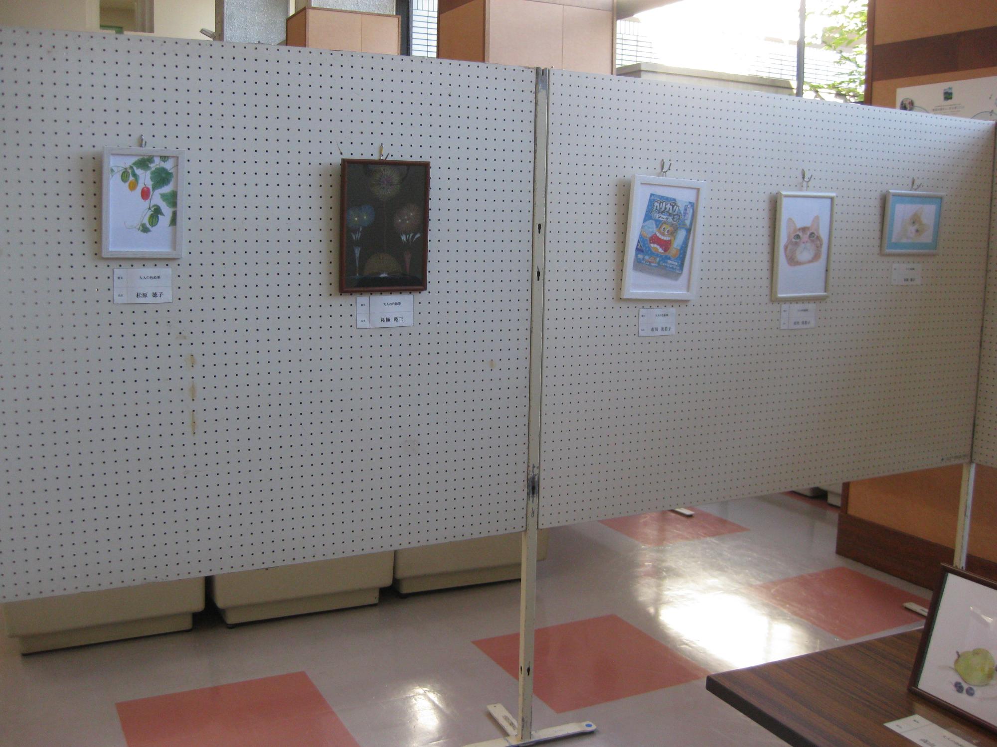 講座「大人の色鉛筆教室」の展示