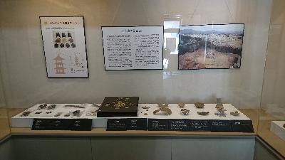 岩村歴史資料館で開催されている　恵那の古代寺院展に展示してある発掘物