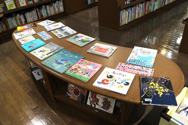 児童室の展示風景