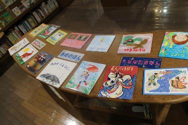 児童室の展示風景