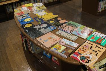 児童室の展示風景
