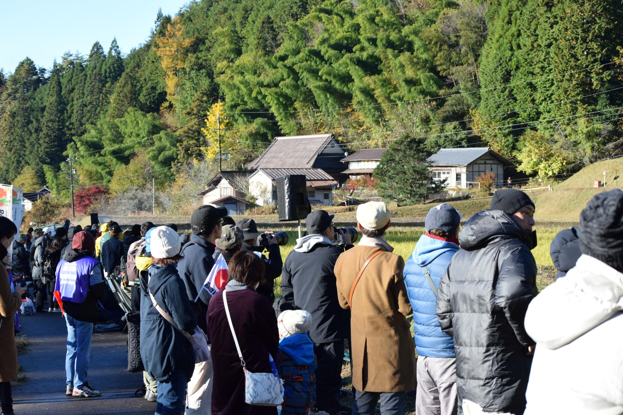 ラリーを観戦する観客1