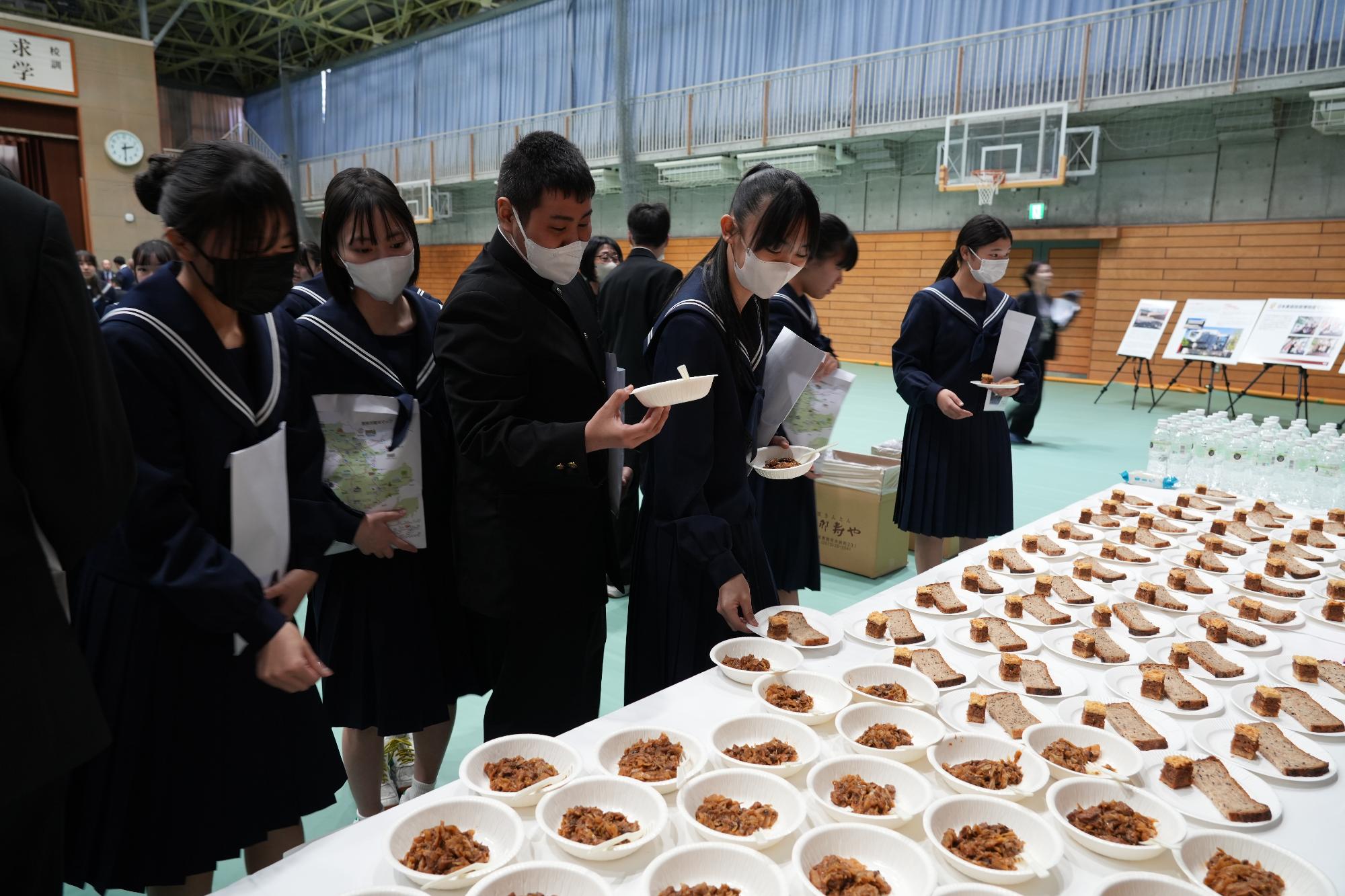 2026年3月8日　大使館よりビゴスとシャルロトカのふるまい
