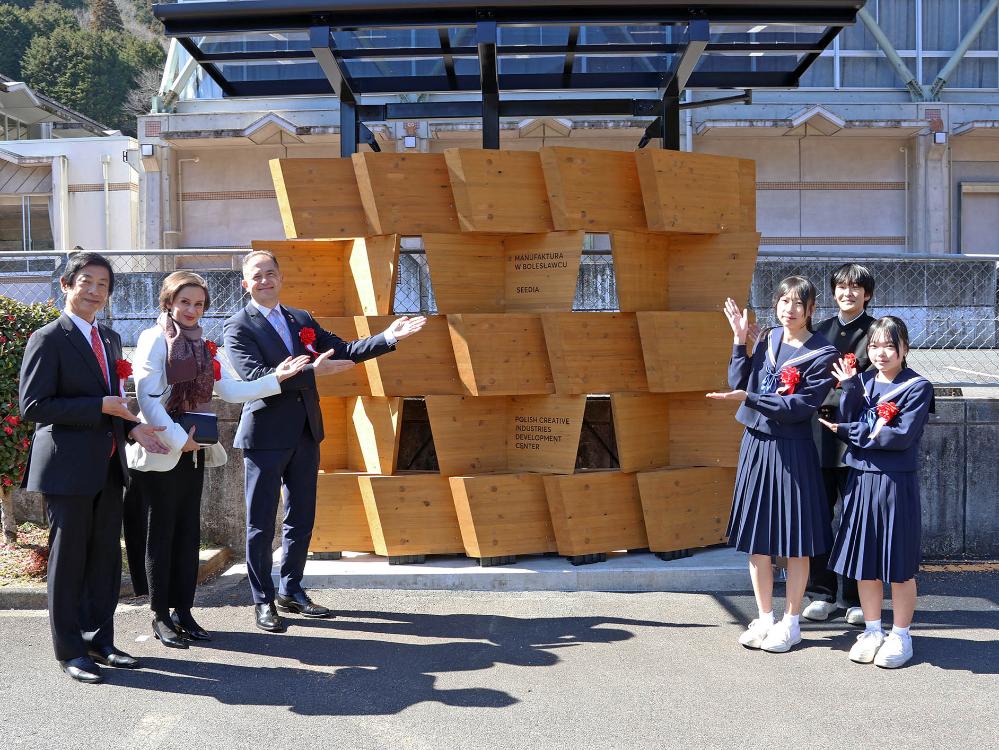 2026年3月8日ポーランドパビリオン木組みモニュメント完成式典・除幕式の様子