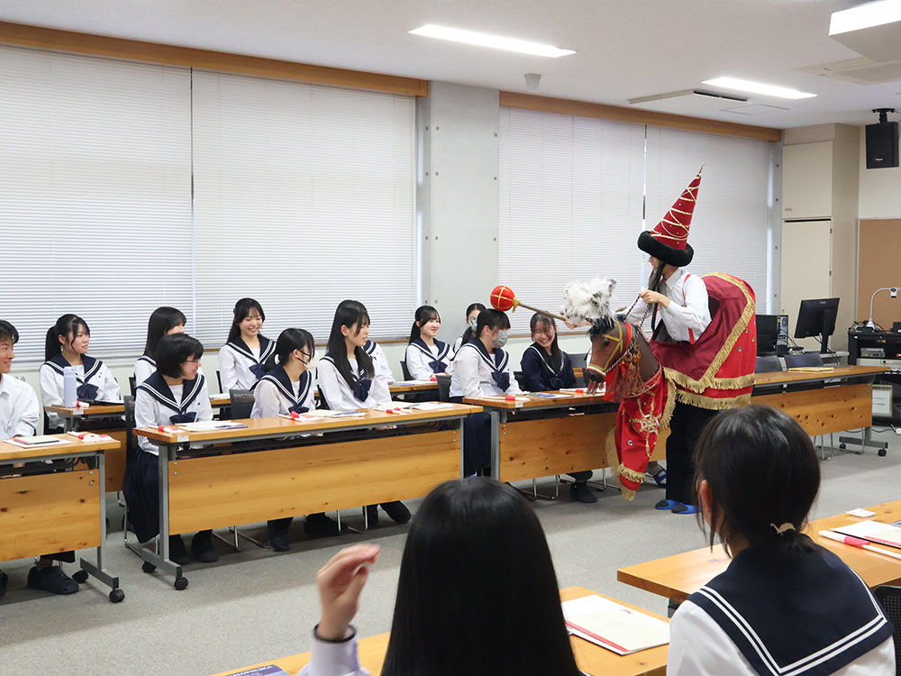 ライコニクに扮装した生徒