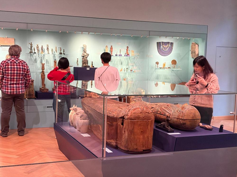 チャルトリスキ美術館見学の様子