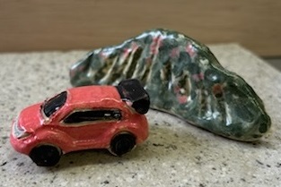 陶器で作るジオラマ　ラリーカーと山
