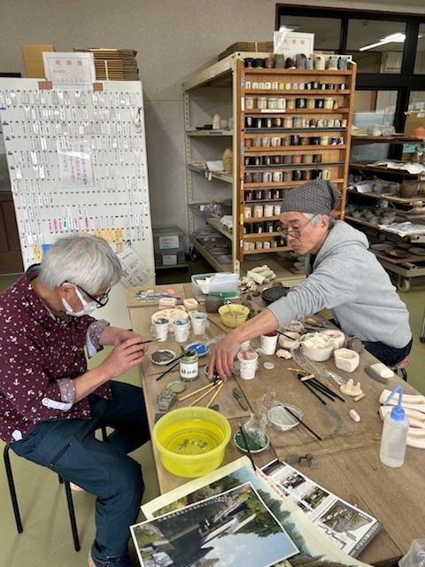 陶器で作るジオラマ　講師の試作風景